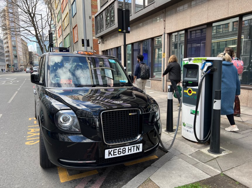 8AFBF70A-2456-40FF-B2F9-B8207215F6C7